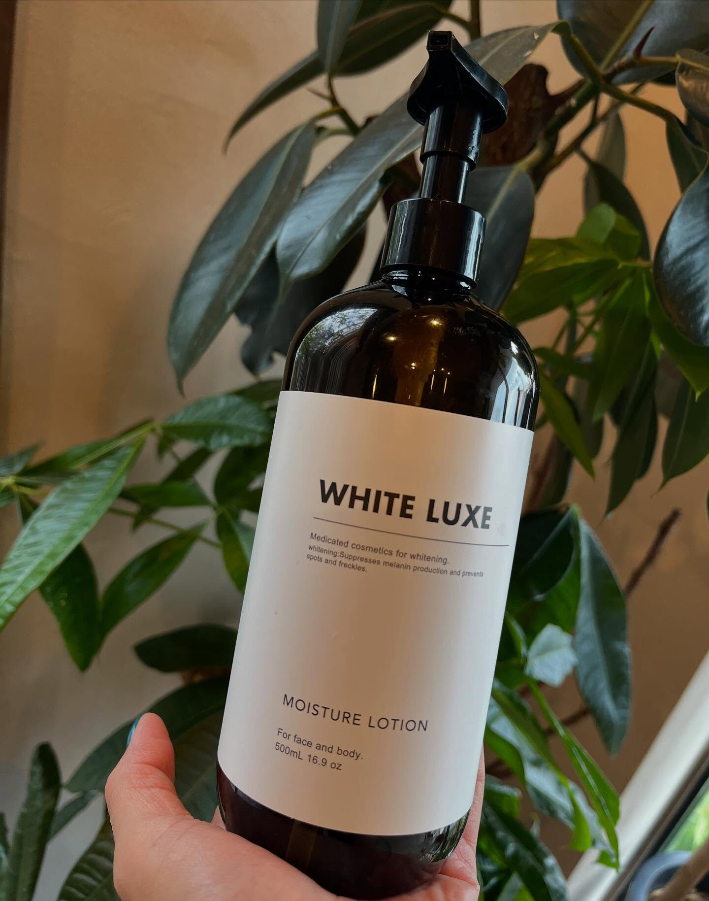 WHITE LUXE
