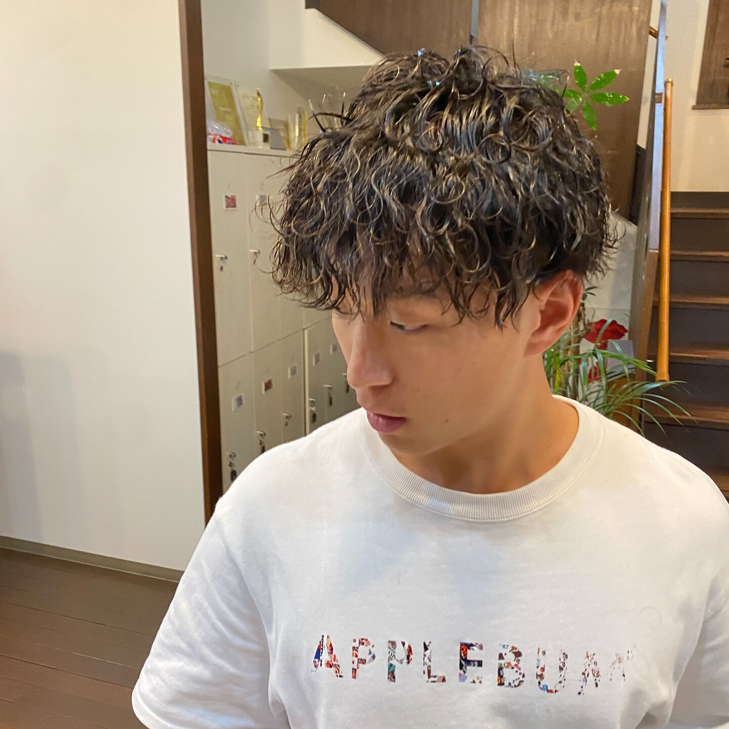 ・